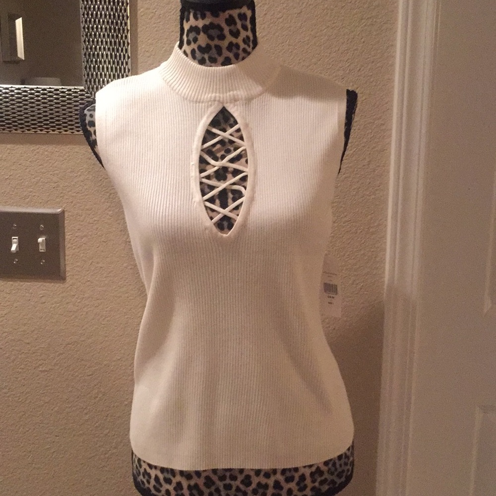*NWT FASHION TO FIGURE IVORY LATTICE FRONT TOP